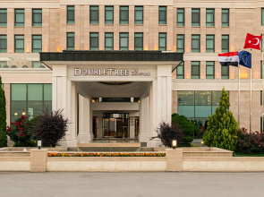 DoubleTree by Hilton Hotel Van