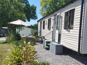 Llanarmon-yn-ial 3-bed Caravan, Sleeps 6