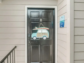 Condo w/ Amazing Amenities: 1 Mi to Beach!
