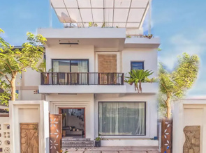 Central Modern Private Villa by La San