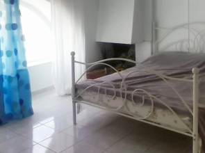 Luxurious, 3-bedroom Seafront Villa in Megara With Beautiful Views and