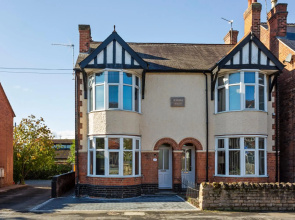 Jasmine Villa A - Ideal for QMC & Uni - Free parking