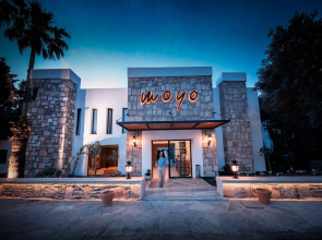 Moyo Beach Hotel