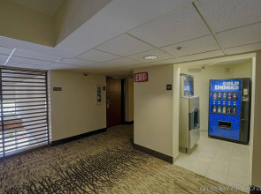 Red Roof Inn PLUS+ Houston - Energy Corridor