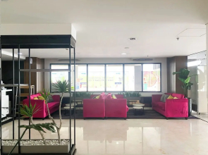 Simply Look Studio Monroe Tower Apartment