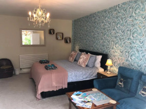 Little Treasure and Gem with private 2 person Hot Tub and up to 25 percent ferry saving