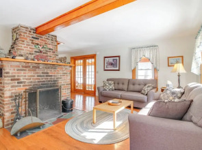 Swim, Ski & Sip: Lakefront Retreat in Plymouth