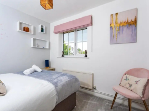 Maunsell House - Charming 3 bedroom house in Ashford centrally located with parking