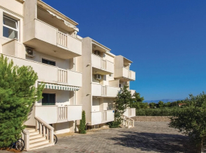 Awesome Apartment in Supetar With 2 Bedrooms and Wifi