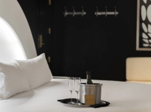 La França Travellers - Adults Only