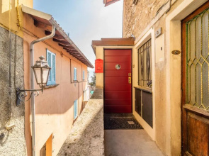 Porta Rossa con Vista Lago by Wonderful Italy