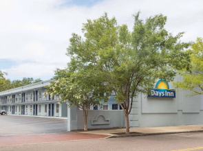 Days Inn by Wyndham Charleston Historic District