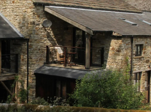 Alston Art Apartments