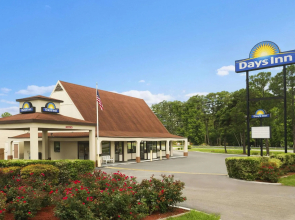 Rose Garden Inn & Suites