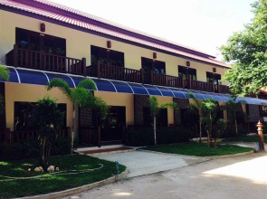 Mac's Bay Resort
