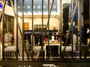 Sea Me Spring Too Hotel