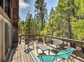 Charming Pinecrest Cabin w/ Private Deck