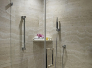 Отель Grand Beach Hotel Surfside West