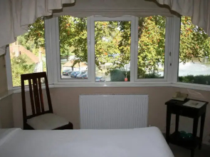 Weir View House Guest Accommodation