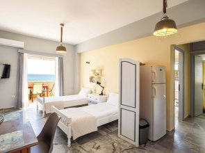 Beachfront Nest Memi Koroni-seaheaven House B1
