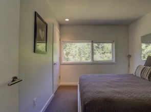 Neal Creek 2 Bedroom Home by RedAwning