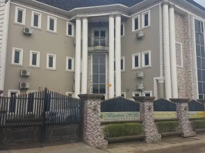 Bluxton Hill Hotel