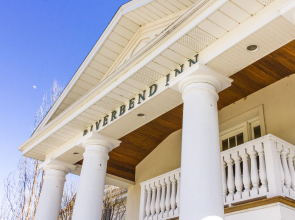 Riverbend Inn and Vineyard