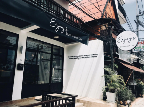 Enjoys Beach House Karon