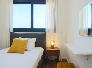 Phaedrus Living: Sea View Anna Residence 302