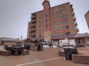 Steps to Downtown Main Street & Ski In Ski Out!