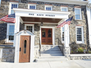 Farmer's Creekside Tavern & Inn