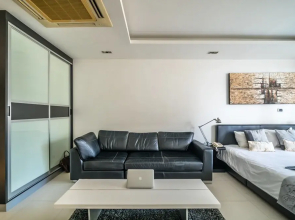 Nakalay Palm by Lofty