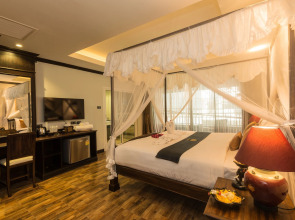 Tanawan Phuket Hotel