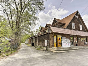 Bolton Landing Cottage w/ Deck, Walk to Beach!