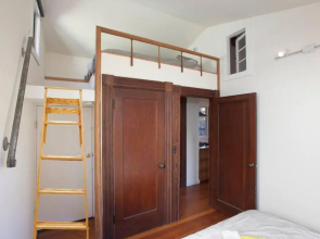 Curtis Cottage · Berkeley Cottage, comfy, stylish, good wifi