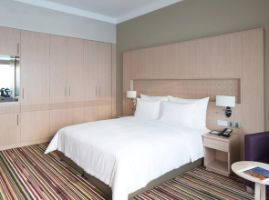 Отель Naumi Dubai