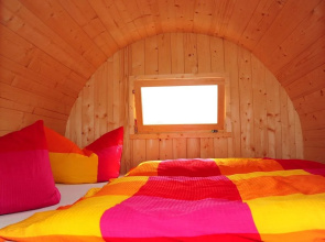 Mini Hotel Übernachten Im Gurkenfass