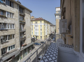 Sunny and Modern 1bdr Apartment in the Center