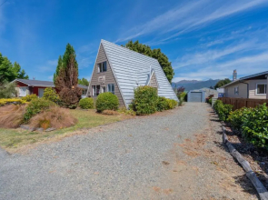 Milford House - Te Anau Holiday Home