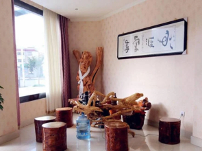 Linzhi Yonghui Business Hotel