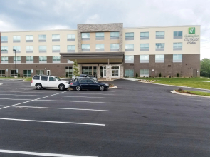 Holiday Inn Express & Suites Charlotte NE - University Area by IHG