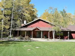 Lone-pine-lodge