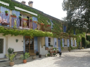 Luxurious Holiday Home with Pool in Pertuis France