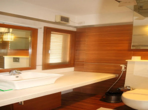 Stately Suites Golf Course Road