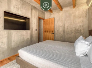 Luxury 2 BR Condo in Downtown - AC - Peaceful