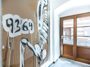 Deluxe Studio Art Collection With King Bed View and Air Conditioning in the old Town at the Danub