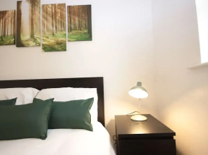 HU1 Marina Hub (sleeps 4)