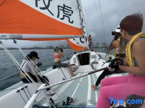 Sanya YOMOVO Surfing Girl Meisu (Wuzhizhou Island Houhai)