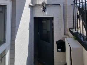 Apt - Sleeps 4/5 - Garden - Parking