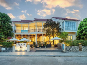 Full Moon Apartments